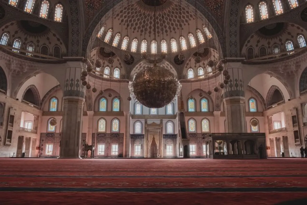 Masih di Bulan Muharram, Perbanyak Amal Shalih