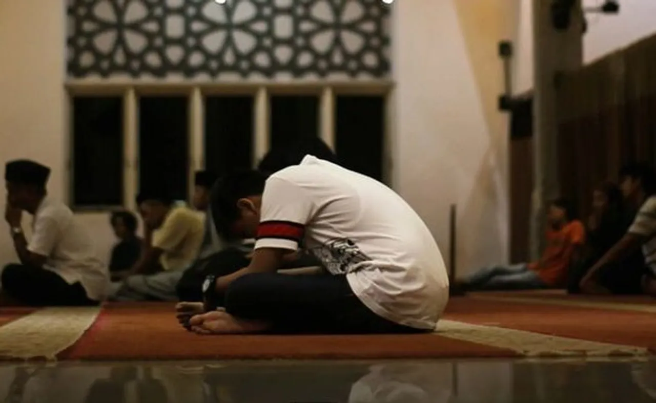 Kita Usahakan Main Tanpa Ninggalin Sholat